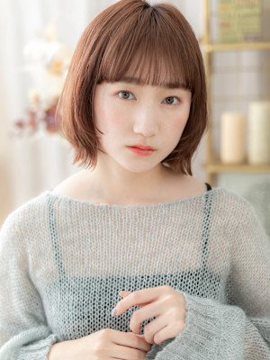 韓国風ベージュピンク外ハネ透け感ミニボブ　アプリコットオレン