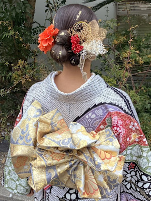 成人式ヘアセット　タイトアレンジ　お団子　金箔　着物