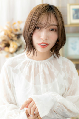伸ばしかけ◎くびれボブディこなれ抜け感ヘア　フェザーショート