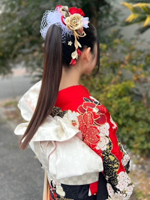 成人式ヘアセット　ポニーテール　ストレート　タイトポニー