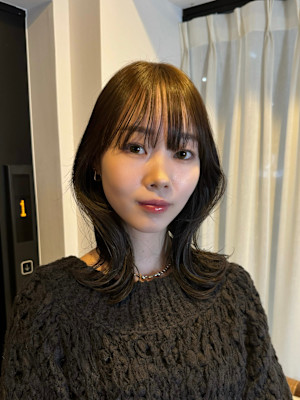 くびれミディアム/顔まわりレイヤー/アッシュブラウン