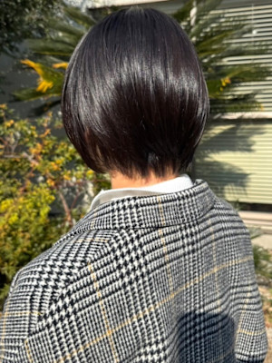 黒髪ショートボブ　レイヤー　30代40代　丸みショートボブ