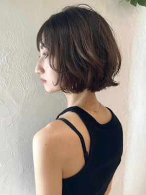 ベージュカラー　ショートボブ　レイヤーカット　ニュアンス