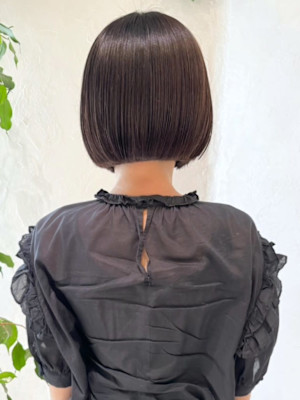 ショコラブラウン　切りっぱなし　ぱつっとボブ　艶カラー