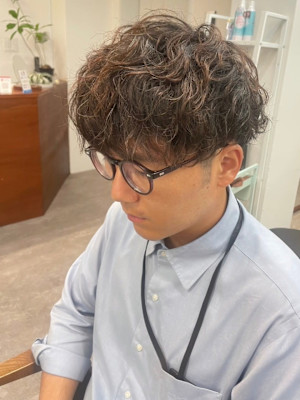 スパイラルパーマ　マッシュ　ツーブロック　シャドウパーマ