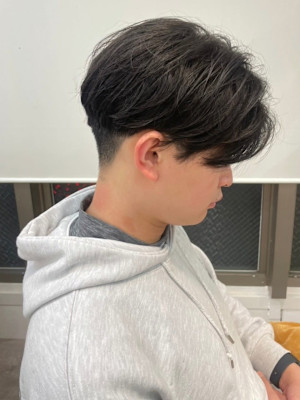 メンズカット　センターパート　ニュアンスパーマ　ツーブロック