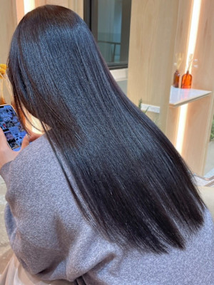 美髪縮毛矯正　艶髪ストレートヘア　暗髪　サラサラ