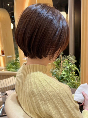 前下がりレイヤーボブ　大人マッシュショート　ブラウンカラー
