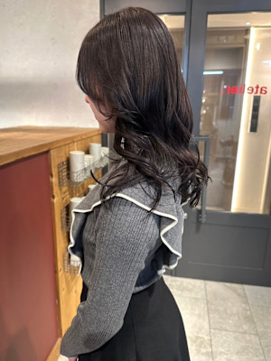 ラベンダーグレージュ　暗髪ヘア　レイヤーカット　艶髪