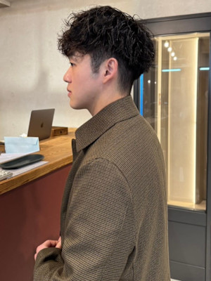 メンズパーマ　ツーブロックマッシュ　束感スタイリング