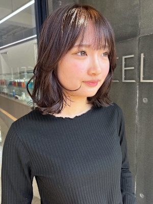 ショコラグレージュ　ミディアム　顔周りレイヤー　透明感