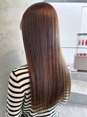 ハニーブラウン　ダメージレスカラー　サラ艶ストレートロング