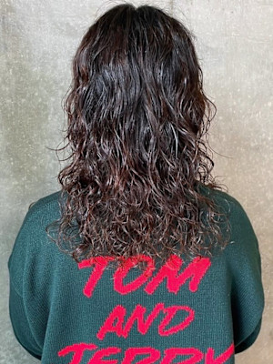 ウェーブパーマ　セミロング　簡単スタイリング　ハードパーマ