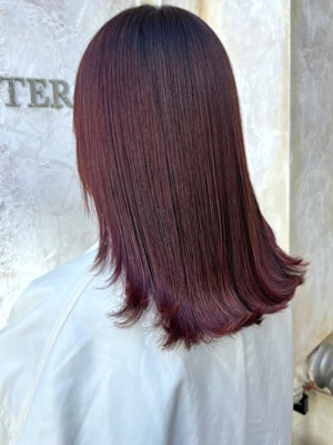 ピンクブラウン　艶カラー　ストレートヘア　レイヤーカット