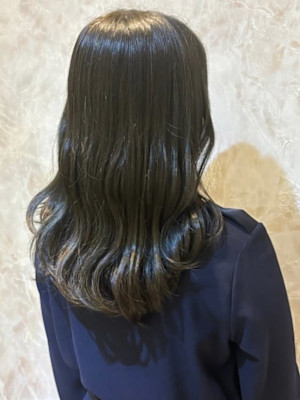 暗めオリーブカラー　透明感カラー　赤み消し　セミロング