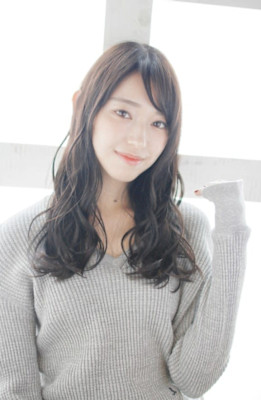 斜めバング/暗髪/巻き髪/ダークトーン