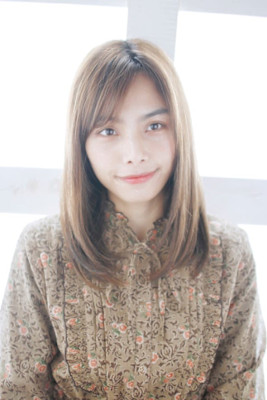 ナチュラルストレート/ハニーベージュ/斜めバング