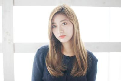 ライトベージュ/かき上げバング/内巻きワンカール