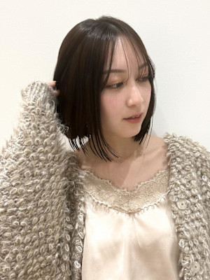 切りっぱなしボブ顔周りレイヤーカット【 大阪 上新庄】
