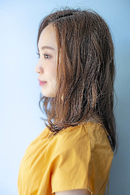 外ハネくびれミディアム