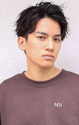 ツーブロックアップバングショート