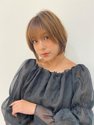 ハイトーン丸みショート×顔周りレイヤー