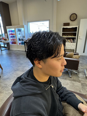 毛先に軽さの出るパーマスタイル