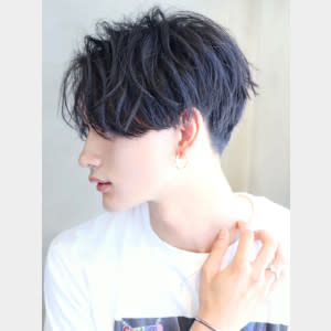 ウェーブミディアム 刈り上げ 黒髪 センターパート福岡