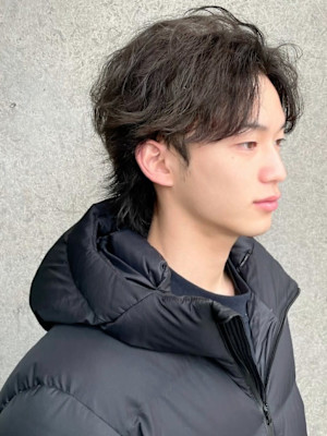 センターパート　ウルフ　無造作ヘア　ナチュラルパーマ