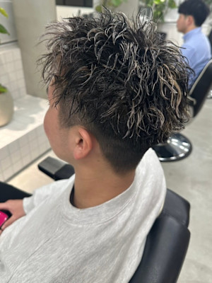 ショートパーマ　刈り上げ　ツイスパ　メッシュカラー