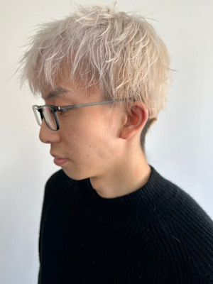 ホワイトブロンド　ブリーチカラー　デザインカラー