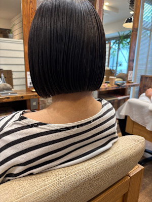 縮毛矯正とセットも◯ストンと落ちるミニボブ