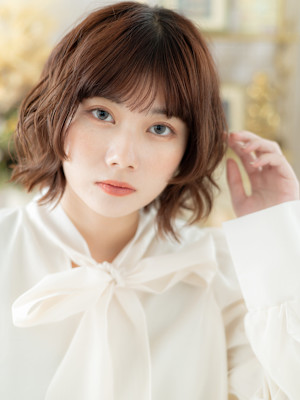 レイヤーボブパーマ前下がりウルフミディアム　マロンベージュ