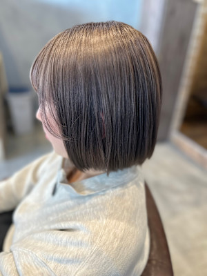 透明感グレージュブリーチヘア