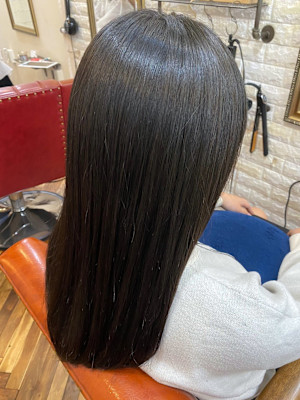 髪質改善縮毛矯正　サラツヤ　ストレートヘア　黒髪