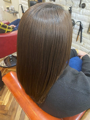 ストレートヘア　ベージュ　髪質改善　縮毛矯正　うるつや
