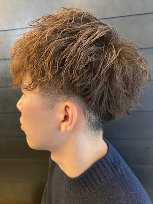 ベージュカラー　ツイストスパイラルパーマ　ツーブロック