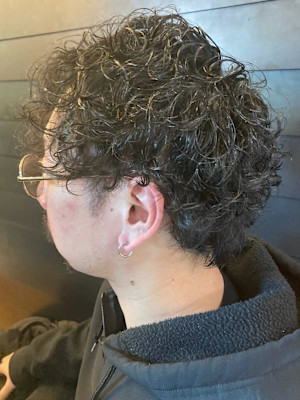 スパイラルパーマ　マッシュ　束感スタイリング　30代40代