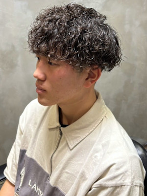 波巻きパーマ　ツーブロックマッシュ　ハードパーマ