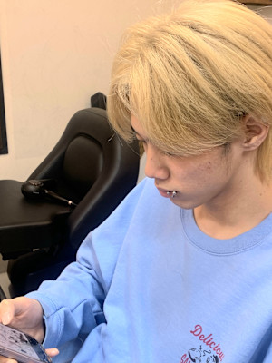 センターパート×ハイトーン