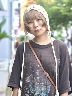 2色のbeigeとface layerなshort bob