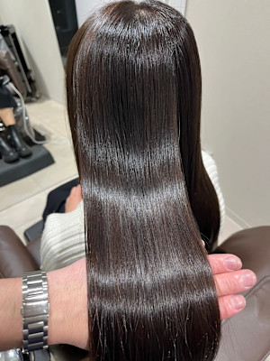 髪質改善トリートメント　ブラントカット　艶髪ダークブラック