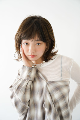 くびレイヤーエモージュグレージュカラーくびれショート/高円寺