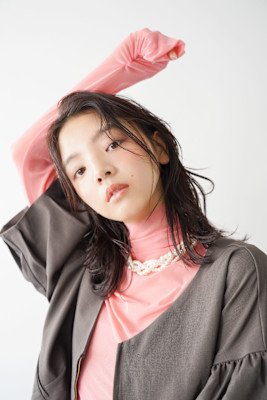 くびレイヤーエモージュ前髪モテベージュレイヤーミディ/高円寺