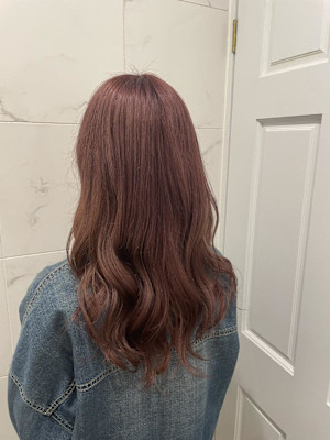 ピンクベージュ