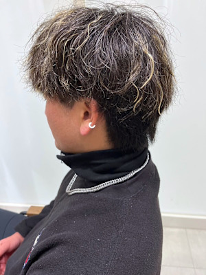 ツイストスパイラルパーマ　マッシュ　ハイライト　ブリーチ