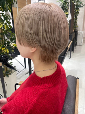 ハイトーン　ミルクティーベージュ　ウルフマッシュ　ボブ