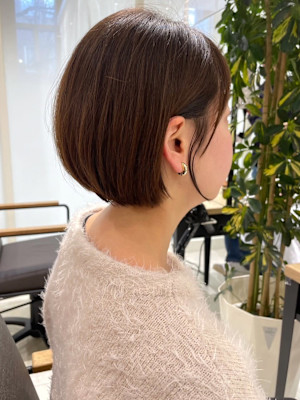 耳掛けボブ　丸みショートボブ　ベージュカラー　20代30代