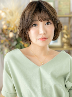 ウルフパーマひし形ふわふわフェザーショート　くすみベージュ