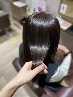 オリーブベージュ